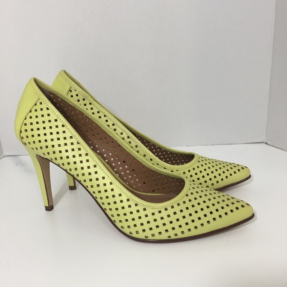 HALOGEN Mandie Perforated Pointy Toe Pump Sz 9.5